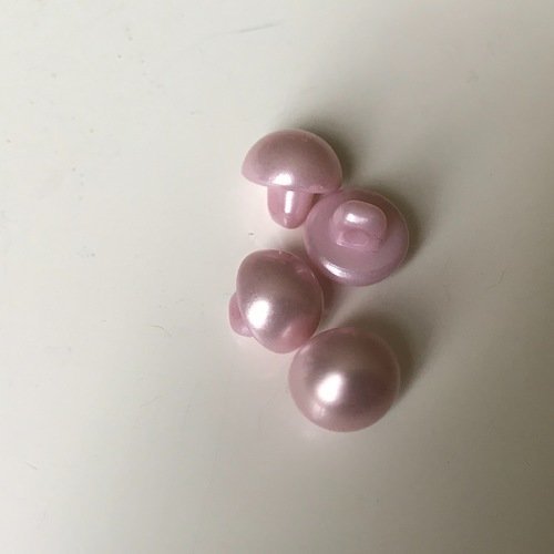 Bouton couleur rose poudre  de 9 mm environ comme des perles 