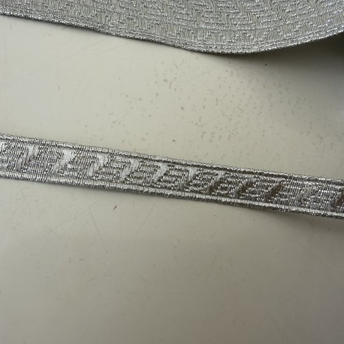 Galon couleur argenté,