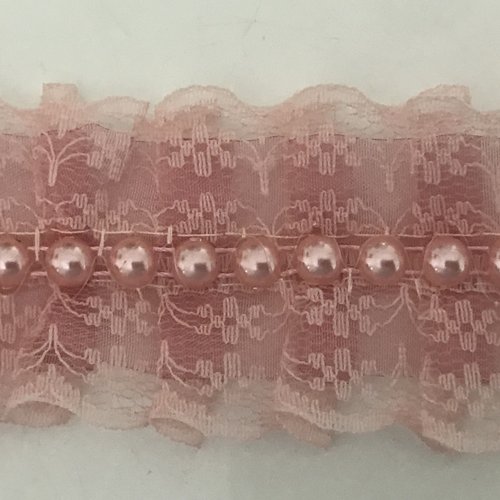 Ruban plissé de 5 cm en largeur avec ruban de perle cousu au milieu 