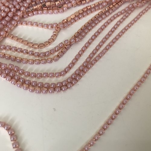 Chaine de strass perle 2  mm bien dense couleur rose