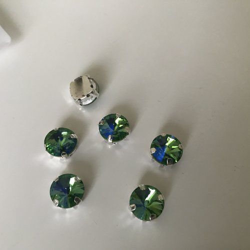 Strass en cristal vert socle argenté  forme ronde 10 mm