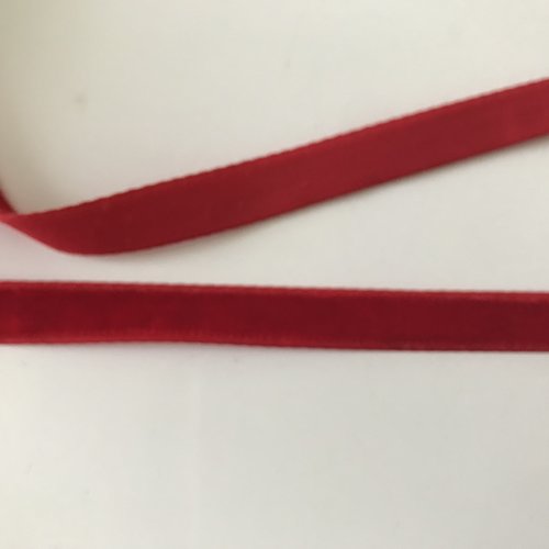 Ruban velours rouge  1 cm en largeur