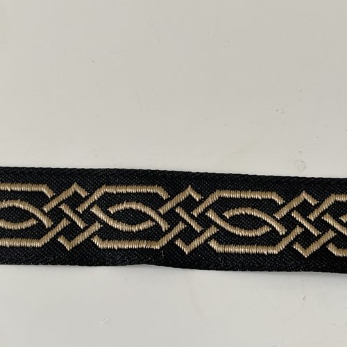 Galon medievale 2 centimetre  noir a coudre motif grecque
