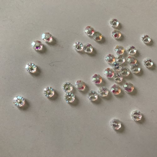Perle fleur en cristal de 6 mm couleur ab
