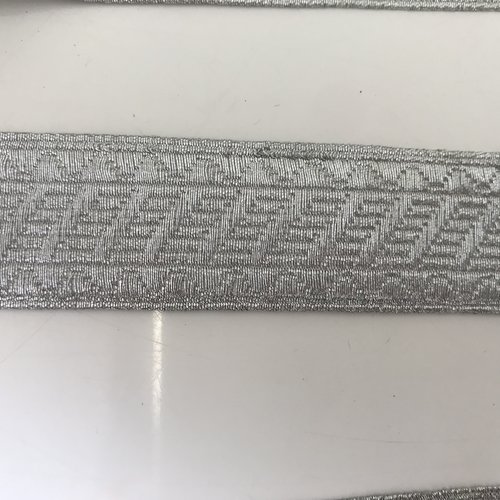 Galon couleur argenté,