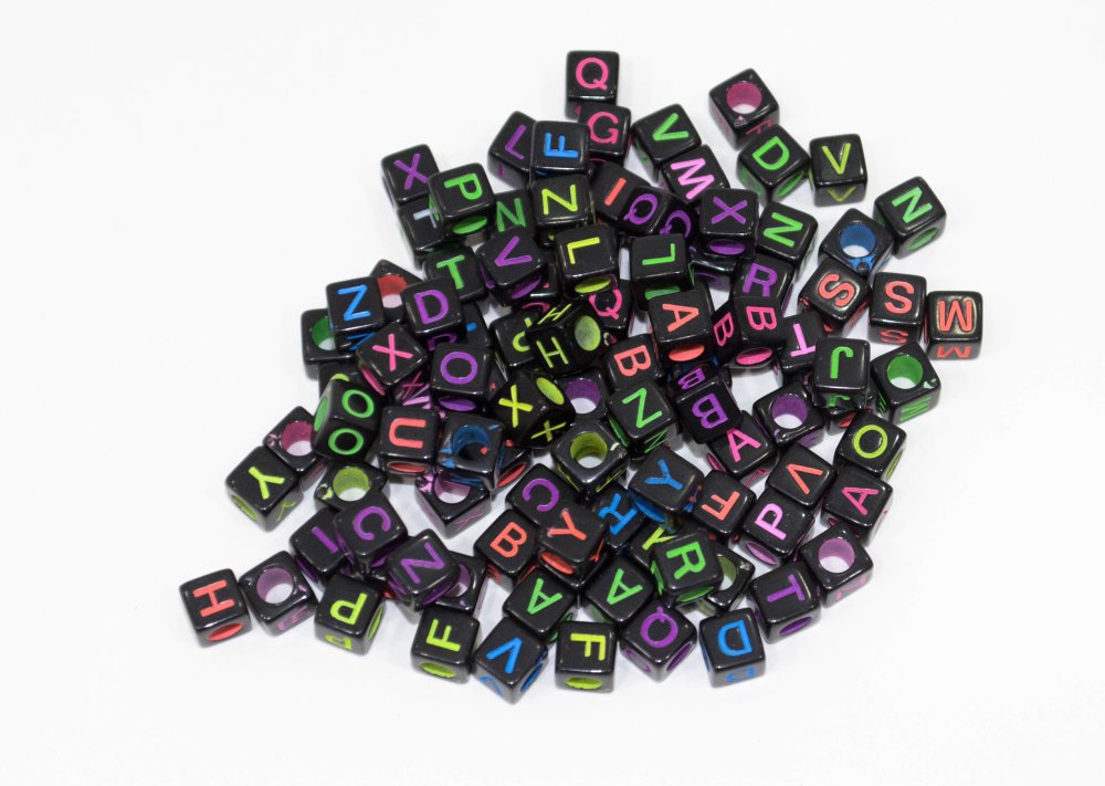 100 Blanc Alphabet Mixte Lettres Cube Perles 6 mm pour fabrication de bijoux acheter 3 pour 2 