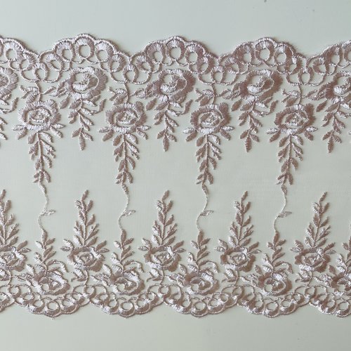 Dentelle brodée sur tulle rose poudré, dentelle brodée