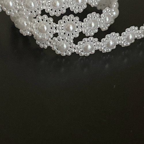 Demi perle motif soleil,demi perles blanches 10 mm sur chaîne de fil,