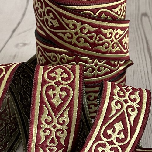 Galon médiéval brodé jacquard galon brodé motif royal galon jacquard cœur celtique garniture de ruban royal cœur celtique 35 mm