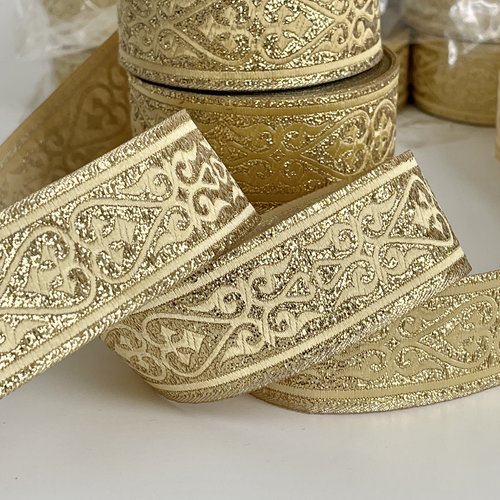 Galon médiéval 35 mm motif cœur celtique ruban brodé jacquard galon royal tissé doré  bordure or 35 mm moti