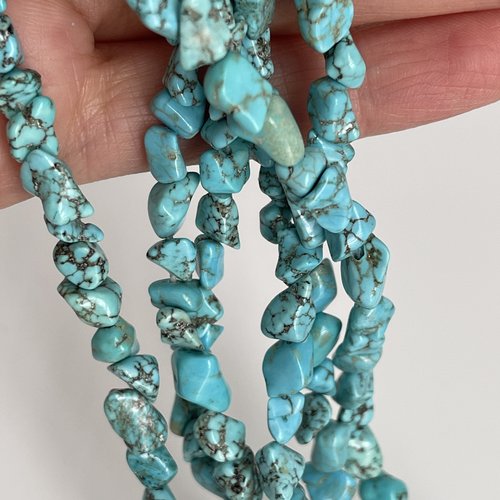 Brin de perles turquoises gemmes artisanales gemmes amorphes 6*8 mm perles turquoises véritables  pour créations de bijoux