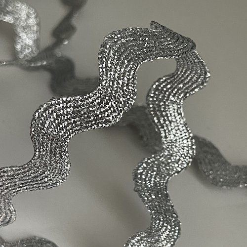 Ruban serpentin argent métallisé galon serpentin doré 1 cm
