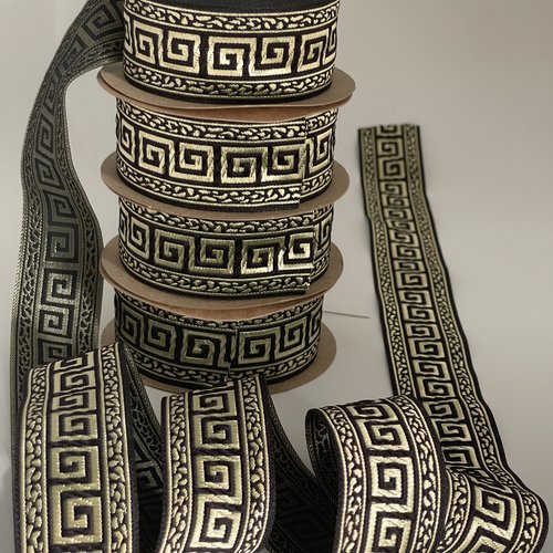 Galon médiéval,galon motif clé grecque 35 mm,ruban médiéval brodé jacquard,ruban tissé jacquard noir et doré ,
