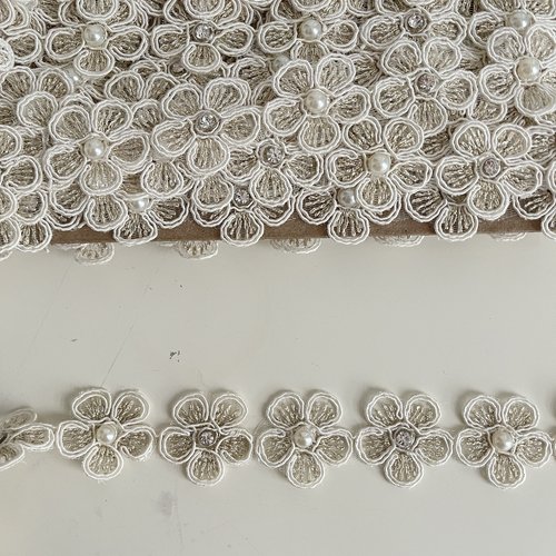 Dentelle brodée,ruban de dentelle avec perles et strass, ruban dentelle motif fleur.