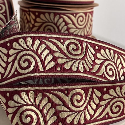 Galon jacquard bordeau et doré,galon motif casque spartan,galon romain brodé jacquard,ruban brodé 35 mm