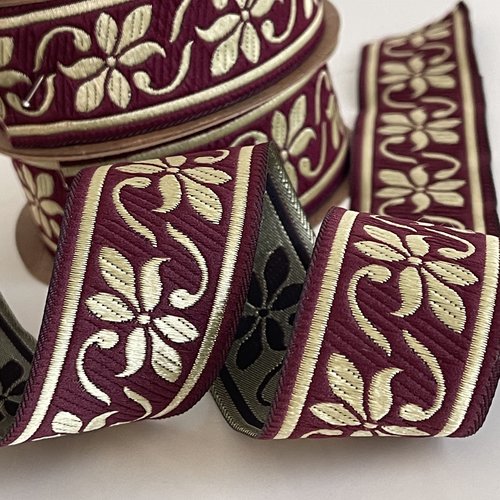 Galon médiéval motif violette celtique, galon médiéval style jacquard,ruban brodé jacquard 35 mm,galon tissé bordeau et doré