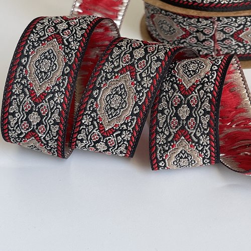 Galon médiéval motif ethnique bordure médiévale 25 mm galon brodé style jacquard