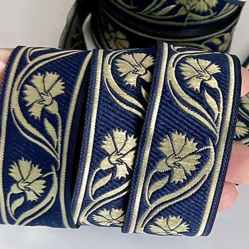 Galon style médiéval motif fleur de bleuet bordure médiévale brodé jacquard 35 mm galon tissé motif bleuet marine et doré