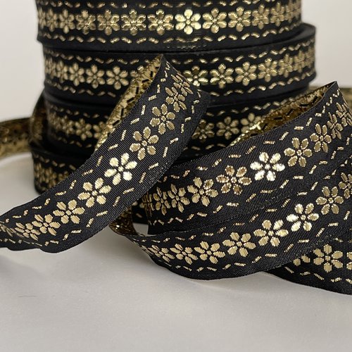 Galon médiéval brodé jacquard 15 mm ruban noir et doré motif floral bordure tissé motif marguerite ruban noir tissé doré