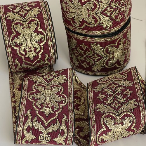 Galon médiéval brodé jacquard bordeaux et doré bordure médiévale style royal edouardien ruban tissé jacquard ruban théâtral 7