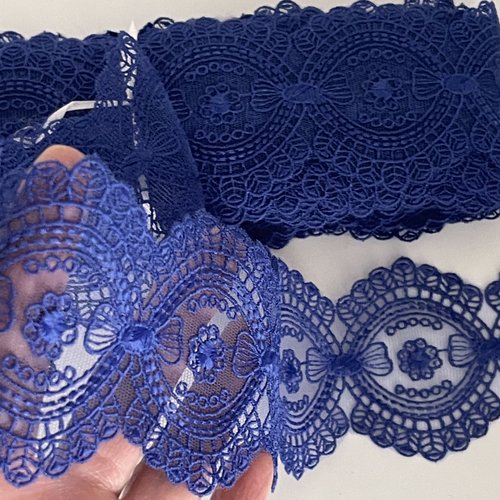 Dentelle brodée bleue roi dentelle festonnée des deux côtés guipure bleue