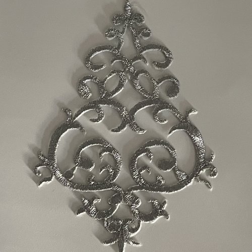 Applique thermocollante baroque  11 x 7,5 cm argentée – décoration textile, écusson à repasser,accessoires customisation textile