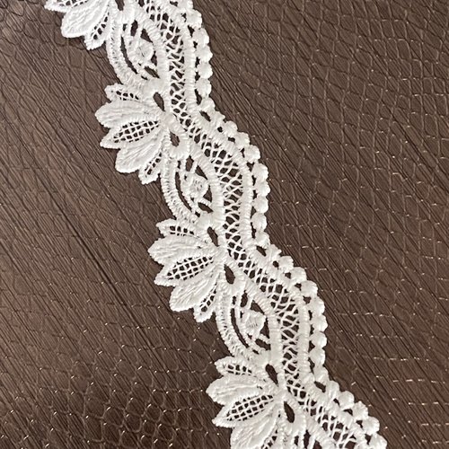 Dentelle blanche florale  galon de 3 cm  idéal pour couture et décoration ruban dentelle blanche dentelle artisanale pour customiser