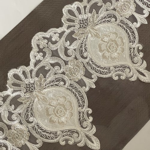 Dentelle guipure ivoire avec détails en velours largeur 22 cm  dentelle élégante pour robes de mariée couture et décoration