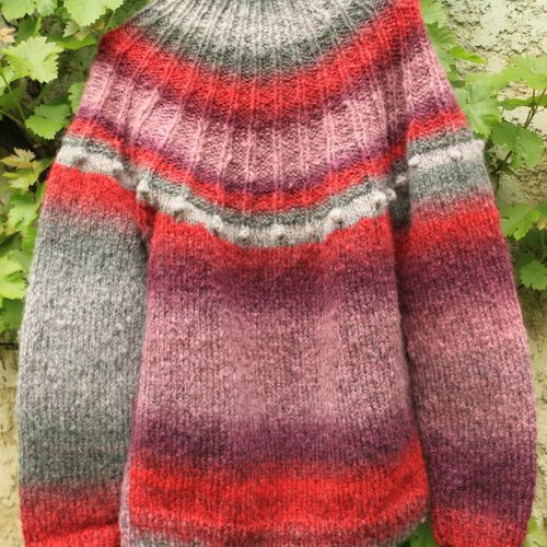 Pull femme, rouge et gris, mohair.
