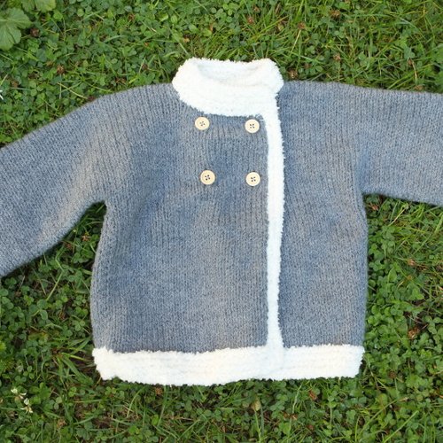 Manteau gris enfant, 3 ans.