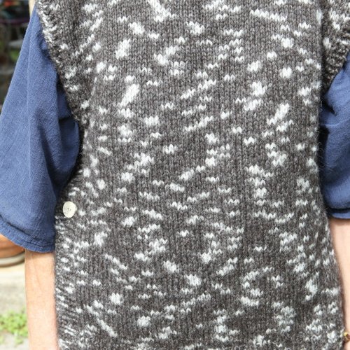 Sur pull noir et blanc