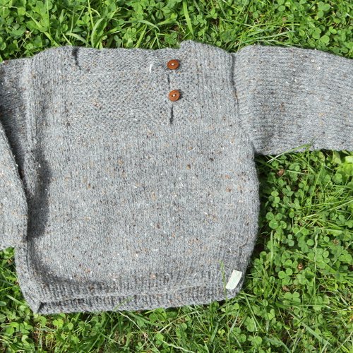 Pull gris, 2 ans.