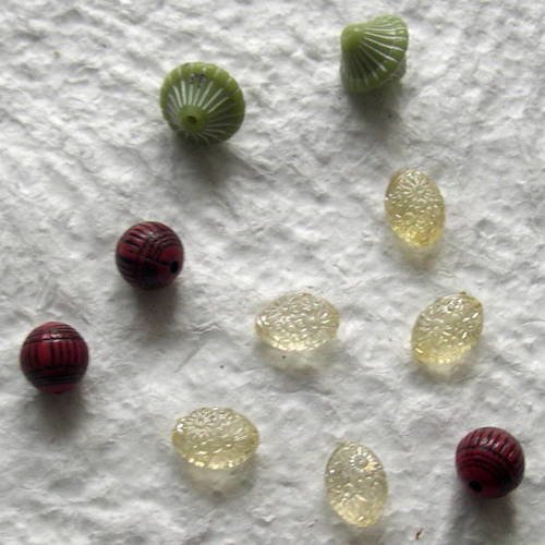 Lot de 10 perles synthétiques style ethnique 