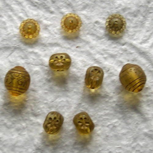 Lot de 9 perles synthétiques style oriental 
