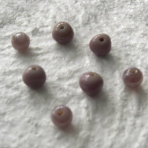 Lot de 7 perles en verre couleur mauve 10 mm 
