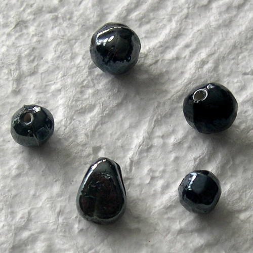Lot de 5 perles en verre assorties de 8 et 10 mm. 