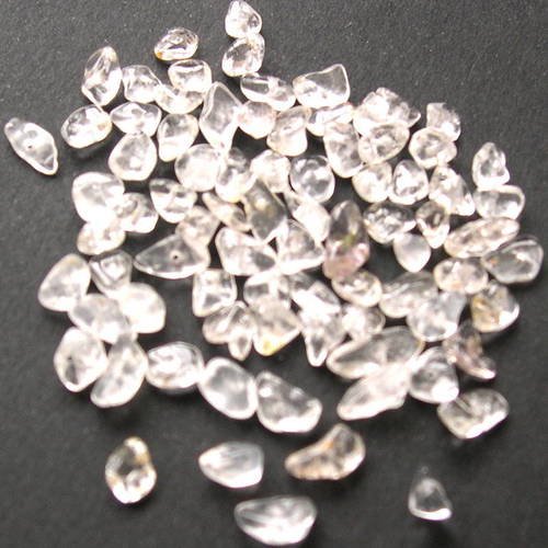 Quartz (cristal de roche)   - perles naturelles percées 5 - 8  mm. 