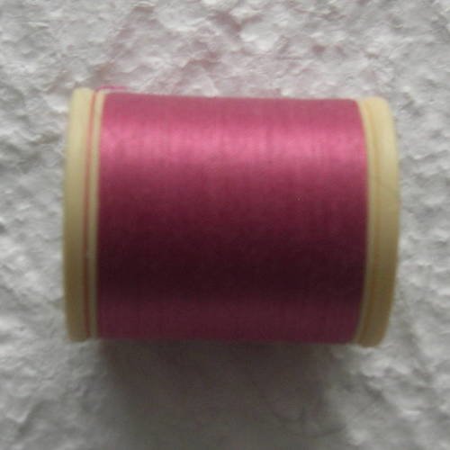 Fil à coudre dmc en coton ref. 3687 rose framboise mauve 