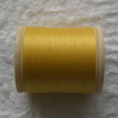 Fil à coudre dmc en coton ref. 743 jaune moyen. 