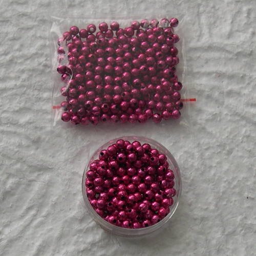 Lot de perles rondes 4 mm. fuchsia métalisé 