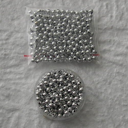 Lot de perles rondes 4 mm. couleur argent 