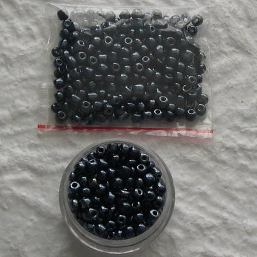 Lot de 10g. de grosses perles de rocaille 4 mm. gris anthracite