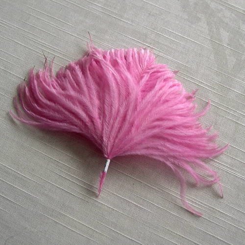 Lot n°401 - plumes d'autruche de couleur rose 