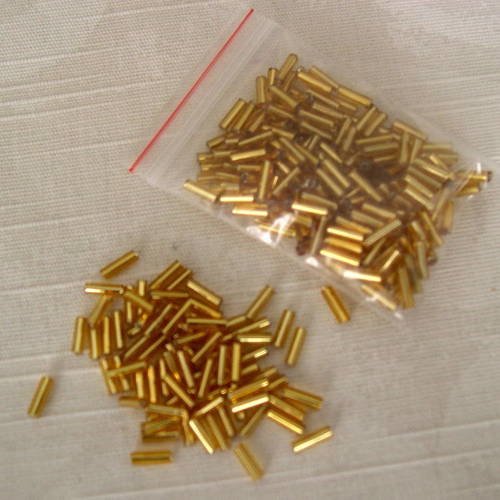 Lot de 10g. de perles de rocaille tubes couleur or 