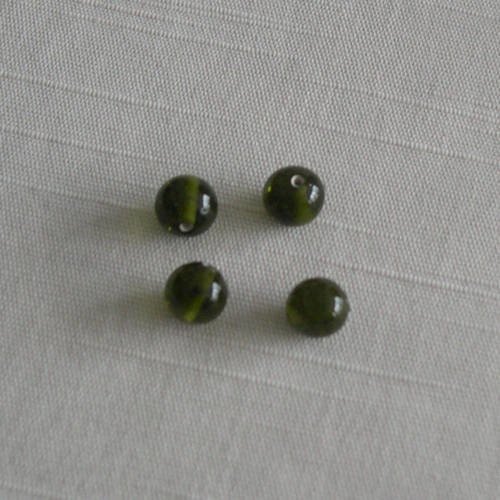 Lot de 4 perles de verre vert bouteille 7 mm. 
