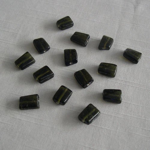 Lot de 14 perles rectangles  en verre vert 15x10 mm. 