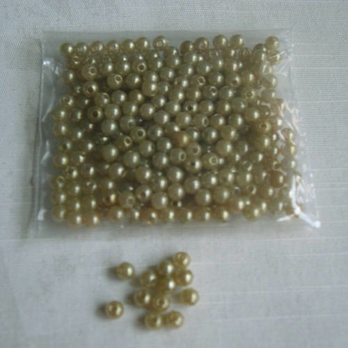 Lot de petites perles synthétiques kaki 6 mm. 
