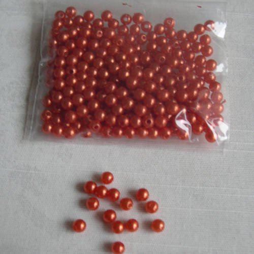 Lot de petites perles synthétiques oranges 6 mm. 