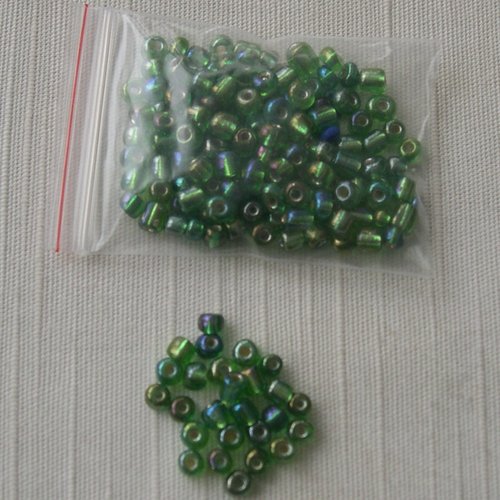Lot de 10g. de grosses perles de rocaille 4 mm. vertes