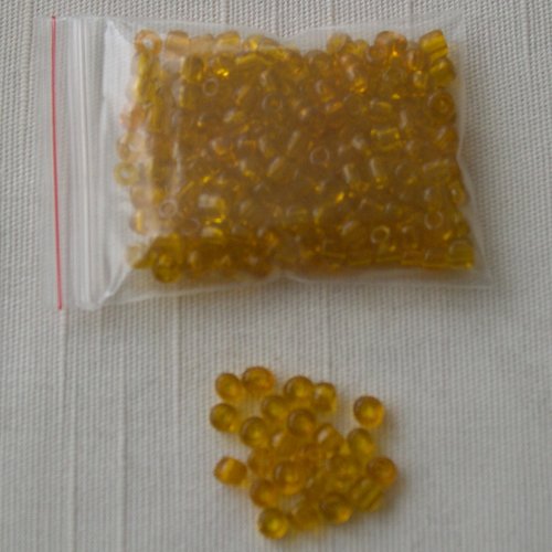 Lot de 10g. de grosses perles de rocaille 4 mm. jaune miel